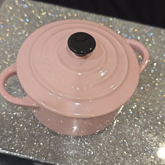 Le Creuset Mini Round Cocotte- Chiffon Pink - Picture 7 of 9